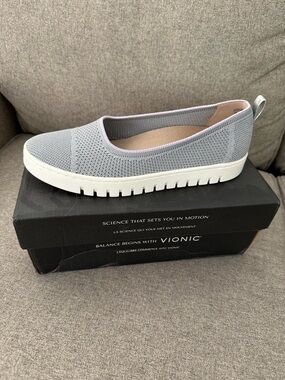 Vionic Women's Slip-On Knit Flat - Light Gray